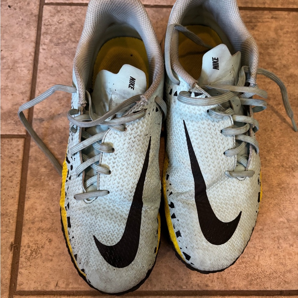 Nike Phantom Indoor Cleats ⚽️ 5M Big kids